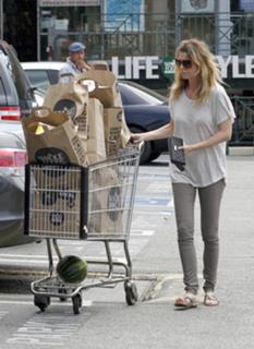Ellen Pompeo feet photo thumbnail