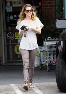 Ellen Pompeo feet photo thumbnail