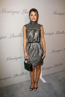 Maria Menounos feet photo thumbnail