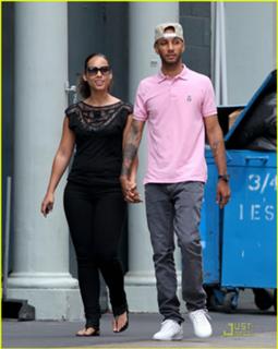 Alicia Keys feet photo thumbnail