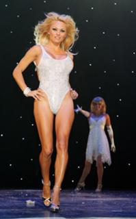 Pamela Anderson feet photo thumbnail