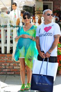 Selma Blair feet photo thumbnail