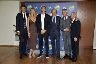 Ilary Blasi feet photo thumbnail