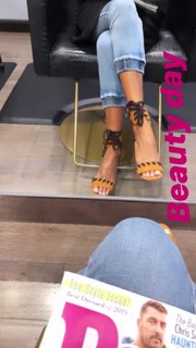 Brooke Burke feet photo thumbnail