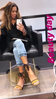 Brooke Burke feet photo thumbnail