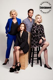 Zoey Deutch feet photo thumbnail