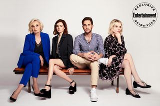 Zoey Deutch feet photo thumbnail