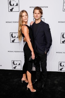 Nina Agdal feet photo thumbnail