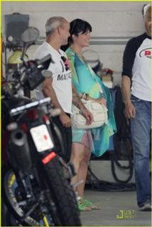 Selma Blair feet photo thumbnail