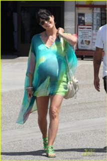 Selma Blair feet photo thumbnail