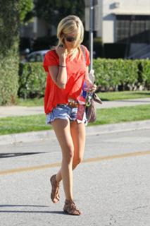 Ashley Tisdale feet photo thumbnail
