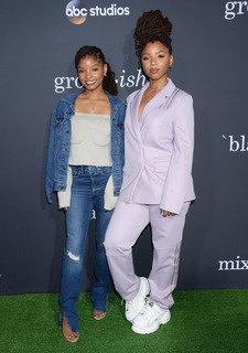 Halle Bailey feet photo thumbnail