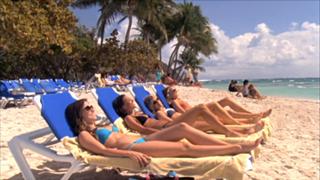 Sophia Bush feet photo thumbnail