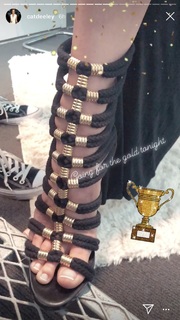 Cat Deeley feet photo thumbnail