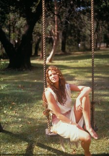 Elle Macpherson feet photo thumbnail