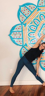 Adriene Mishler feet photo thumbnail