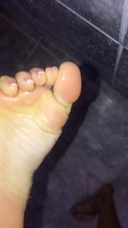 Alaine Crissiê feet photo thumbnail