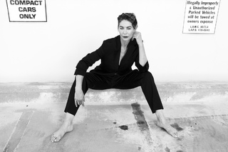 Jenna Elfman feet photo thumbnail