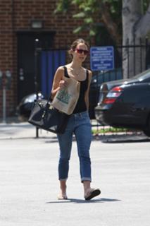 Jordana Brewster feet photo thumbnail