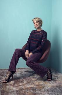 Jenna Elfman feet photo thumbnail