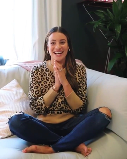 Lea Michele feet photo thumbnail