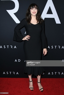 Liv Tyler feet photo thumbnail