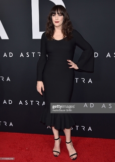 Liv Tyler feet photo thumbnail