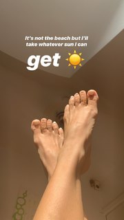Kino MacGregor feet photo thumbnail