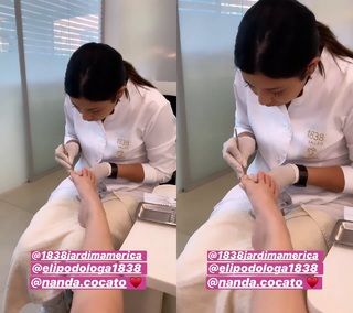 Larissa Manoela feet photo thumbnail