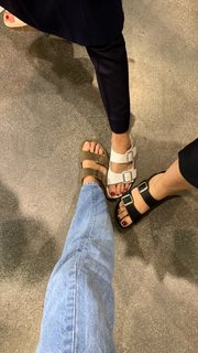 Kendall Jenner feet photo thumbnail