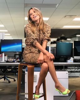 Erin Lim feet photo thumbnail