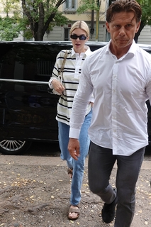 Kendall Jenner feet photo thumbnail