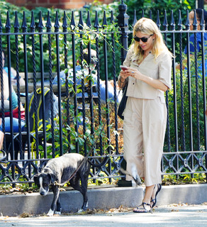 Sienna Miller feet photo thumbnail