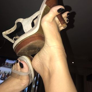 Karin Klemp feet photo thumbnail
