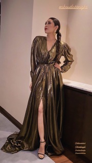 Karisma Kapoor feet photo thumbnail