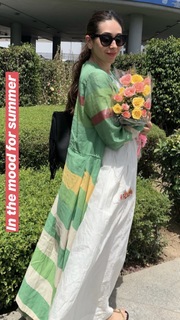 Karisma Kapoor feet photo thumbnail