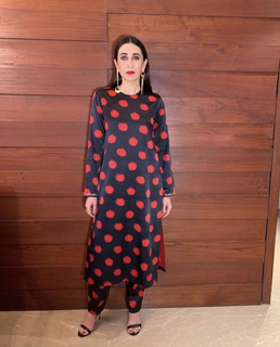 Karisma Kapoor feet photo thumbnail