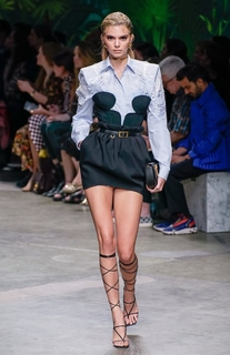 Kendall Jenner feet photo thumbnail