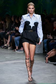 Kendall Jenner feet photo thumbnail