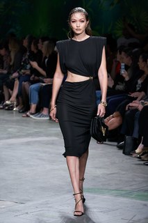 Gigi Hadid feet photo thumbnail