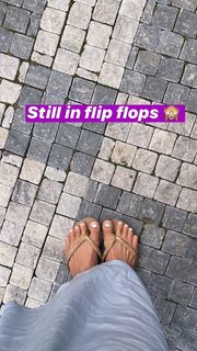 Kino MacGregor feet photo thumbnail