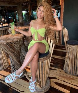 Jilly Anais feet photo thumbnail