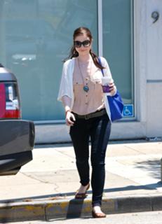 Michelle Trachtenberg feet photo thumbnail
