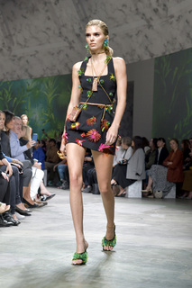 Kendall Jenner feet photo thumbnail