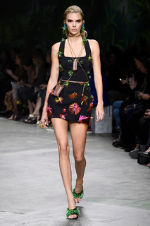 Kendall Jenner feet photo thumbnail