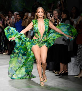 Jennifer Lopez feet photo thumbnail