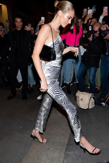 Kendall Jenner feet photo thumbnail