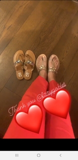 Sonam Kapoor feet photo thumbnail