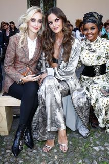 Izabel Goulart feet photo thumbnail