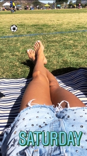 Brooke Burke feet photo thumbnail